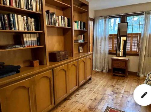 Rustic Cabin with Large Deck near Franklin, Tennessee