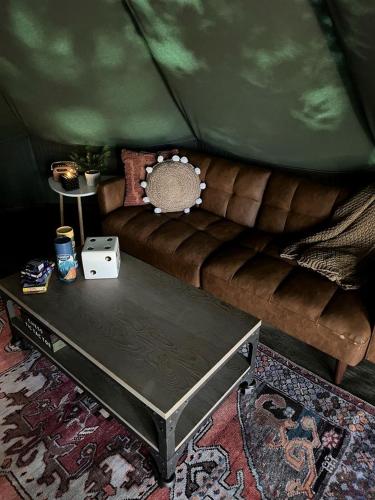 Spacious Equipped Bell Tent with Deck, Fire Pit and Picnic Space in Tennessee in Coopertown (TN)