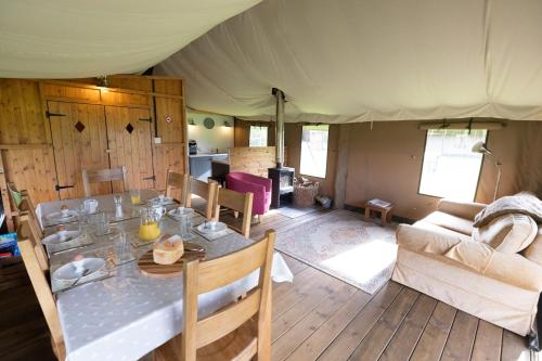 2 double beds, 2 twin beds, 1 sofa bed