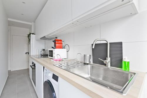 1 Bedroom Apartment Quartier Austerlitz Free Netflix - image 2