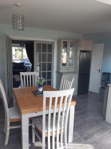 Iekārtas, 3 Bed Curracloe Village, Wexford in Curracloe