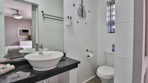  Double Room image 5