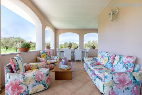 ClickSardegna Villa Lucilla with swimming pool in olive groves in Caragol