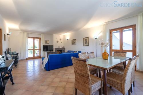 ClickSardegna Villa Lucilla with swimming pool in olive groves in Caragol