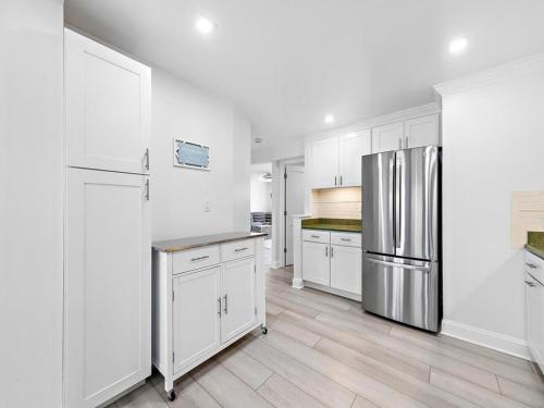 Totally Renovated 6 Bedroom Home Nextdoor To Pickleball Courts!!!! in Beach Haven, USA