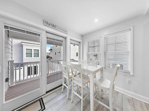 Totally Renovated 6 Bedroom Home Nextdoor To Pickleball Courts!!!! in Beach Haven, USA