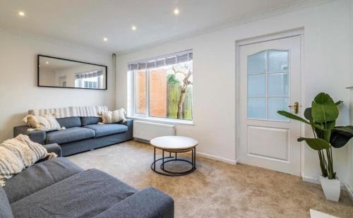 Modern & Stylish 2-Bed Home - Nottingham