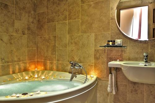 โรงแรมเล คลาริสเซ อัล แพนธีออน (Hotel Le Clarisse al Pantheon) near เปียสซ่า เดล คัมเปนโดโย