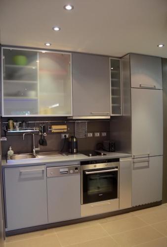 Plaka Stylish 1 Bed Apartment on Cathedral Sq - CM1 - main image