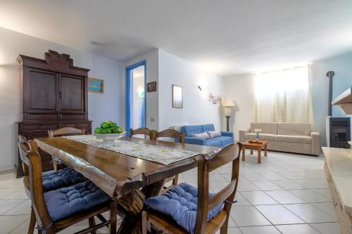 ClickSardegna Villa Lucilla with swimming pool in olive groves in Caragol