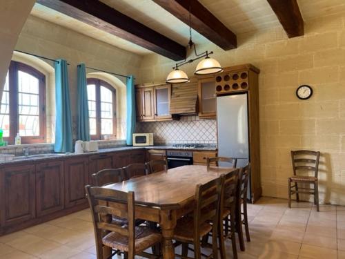 4 Bedroom Holiday Home with Private Pool 4 Bedroom Holiday Home with Private Pool