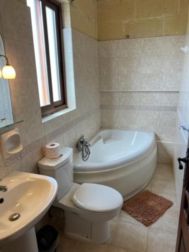 4 Bedroom Holiday Home with Private Pool 4 Bedroom Holiday Home with Private Pool