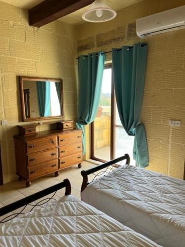 4 Bedroom Holiday Home with Private Pool 4 Bedroom Holiday Home with Private Pool