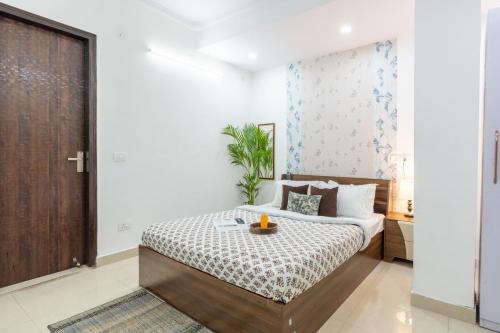 Homlee-Vintage 2BHK-NDLS-Lift-Bharat Mandapam - Connaught Place