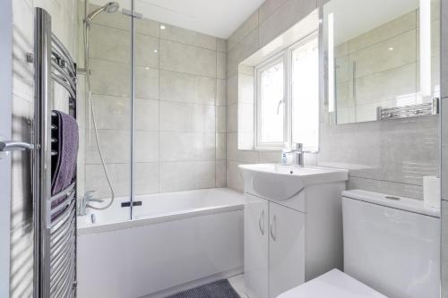 Newly Refurbed, Driveway, 4-BR House, Ensuite, Northampton (foto 7)