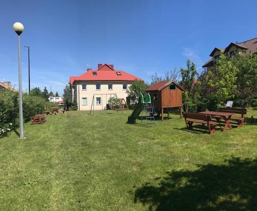 Piastowy Dwór – Jastrzebia Gora, NY