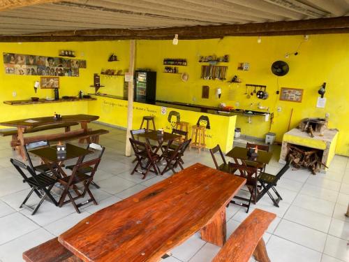 ห้องอาหาร, Pousada Sitio do Terrão a 500 metros da BR 040 e a 10 minutos da Prainha (Pousada Sitio do Terrao a 500 metros da BR 040 e a 10 minutos da Prainha) in เตรส มาริอัส