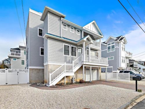 Totally Renovated 6 Bedroom Home Nextdoor To Pickleball Courts!!!! in Beach Haven, USA