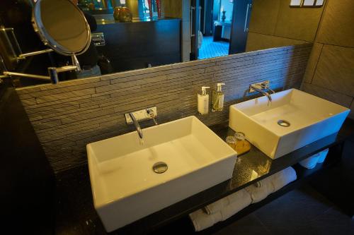 The Vincent Hotel - image 4