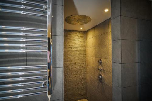 The Vincent Hotel - image 12