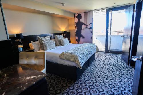 The Vincent Hotel - image 7