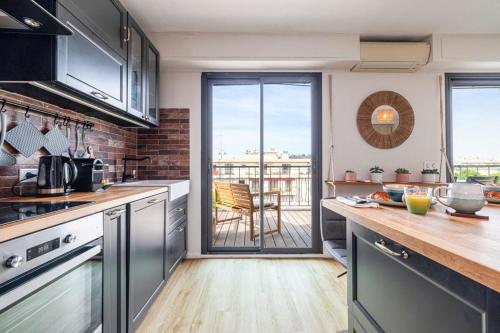 DELFINO - Charming roof terrace apartment w AC near มง โบรอน