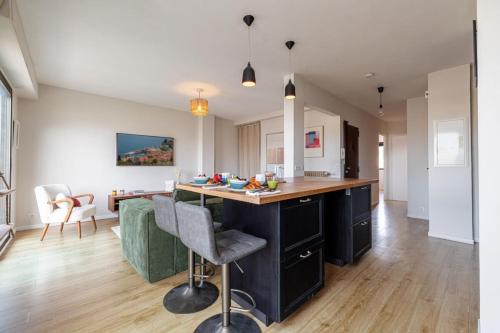 DELFINO - Charming roof terrace apartment w AC near มง โบรอน