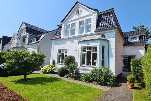 . Villa 18