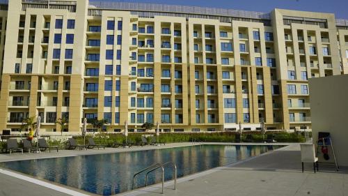 Daraqa - Modern 1BR Apartment in Peaceful Dubai Land, Dubai