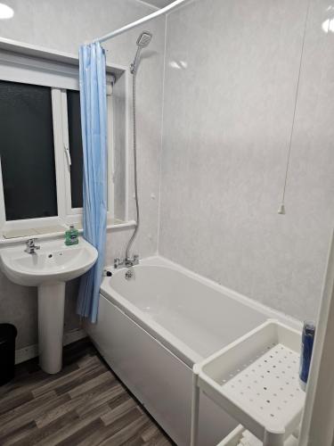 Bathroom, 2 Bed Room House in Newcastle upon Tyne in Benwell and Scotswood