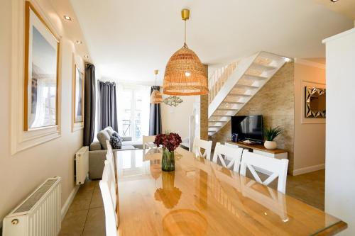 Three-Bedroom Apartment image 10