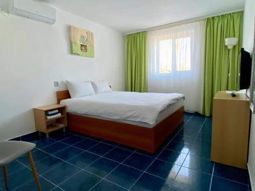 King Room with Garden View