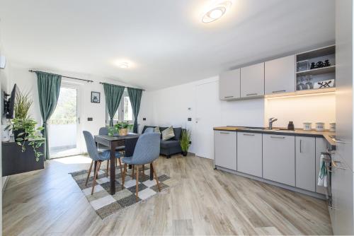 ห้องครัว, Aosta Green Apartment - Mountain View & Parking in ออสตา