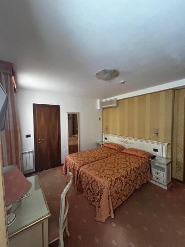 Ambassador Tre Rose Hotel - image 12