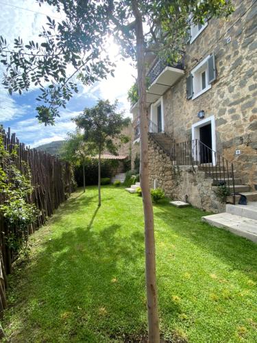 Charming air-conditioned house with garden & view gîte à louer Olmeto