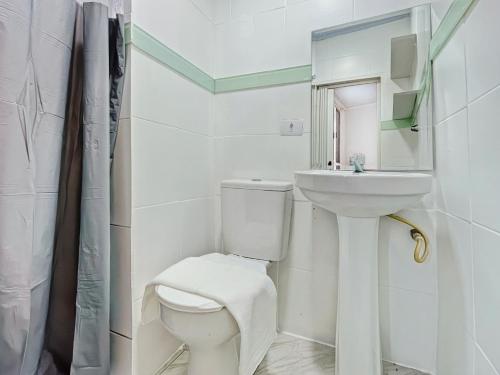 シャワー, Retiro Urbano - Cozinha Completa - Suíte Confortável (Retiro Urbano - Cozinha Completa - Suite Confortavel) in シダーデ アデマル