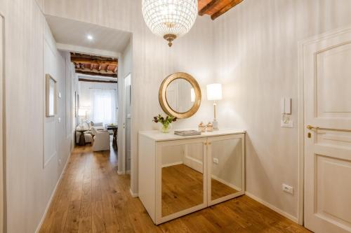 Classic Apartment image 9