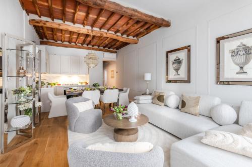 Classic Apartment image 6