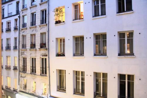 Bright and design appt near Grands Boulevards - image 2