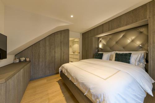 Triplex penthouse in the city center - image 11