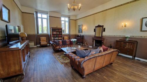 House - Sleeps 10 - Garden - Pets Ok - Games Room in Lescouet-Gouarec