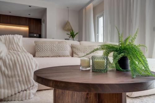 Ultimate Rentals - Luxury Penthouse - Los Naranjos de Marbella - image 3