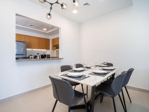 Modern Downtown 2 Bed plus Maids with Full Burj View, Dubái (foto 9)