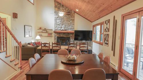 Lookout Lodge - Hot tub, Views, Xbox, Bar