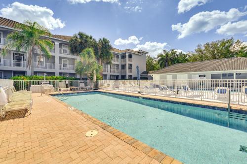 Sleek Naples Condo with Balcony Snowbirds Welcome!