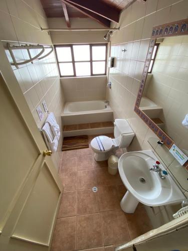 Double or Twin Room image 4