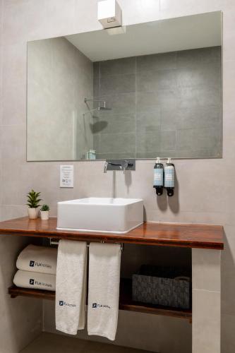Twin Room image 5