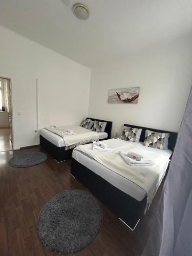Rover Apartment 4