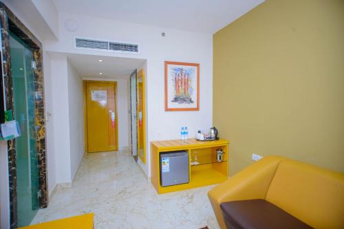 One-Bedroom Suite image 10