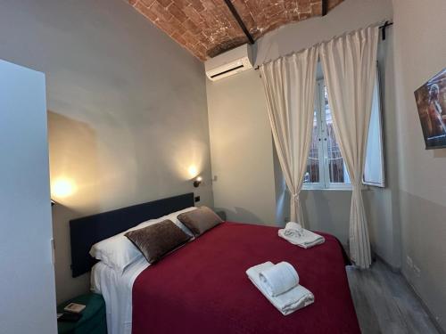 Român Holidays - image 9